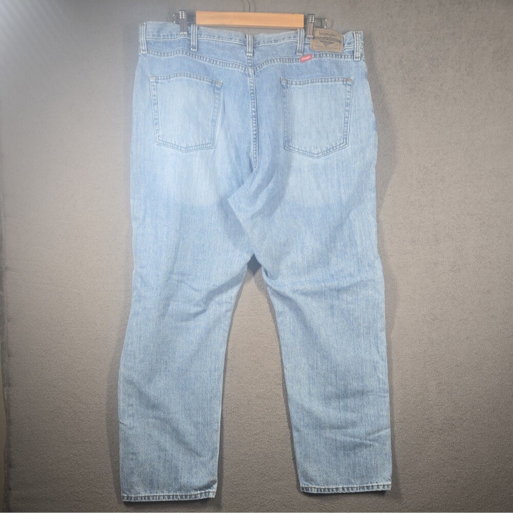 Wrangler Jeans Mens 40x30 Blue Denim Relaxed Fit Straight Leg Pants Workwear - Picture 10 of 12